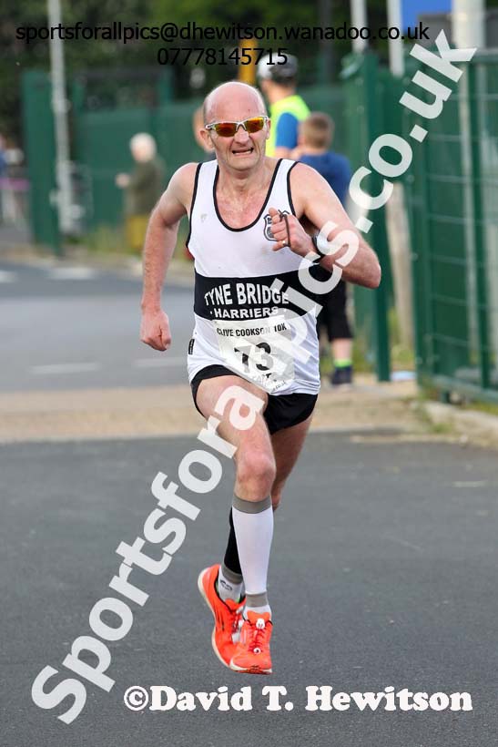 Steve Cairns (Tyne Bridge) in the Clive Cookson 10k. Photo: David T. Hewitson/Sports for All Pics